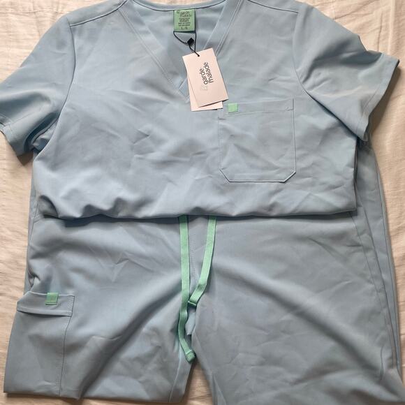 Garde Malade Women's Light Blue Scrub Set Large / Large Petite - Picture 4 of 11